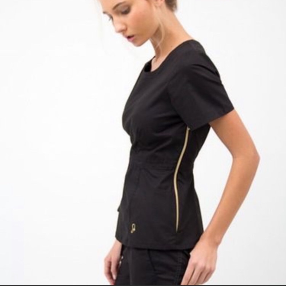 Jaanuu scrub set